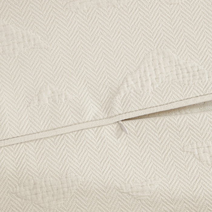 Pikes Peak Matelassé Bedding Set