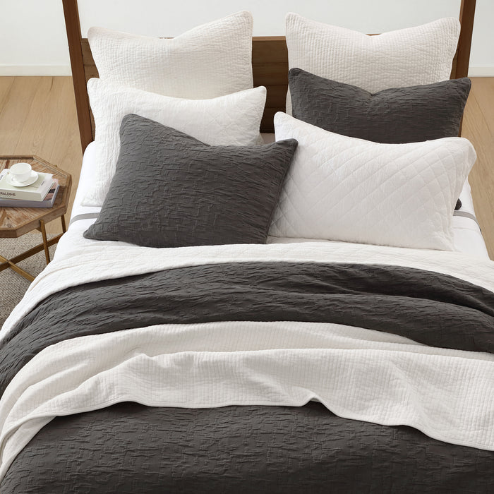 Porto Matelassé Bedding Set